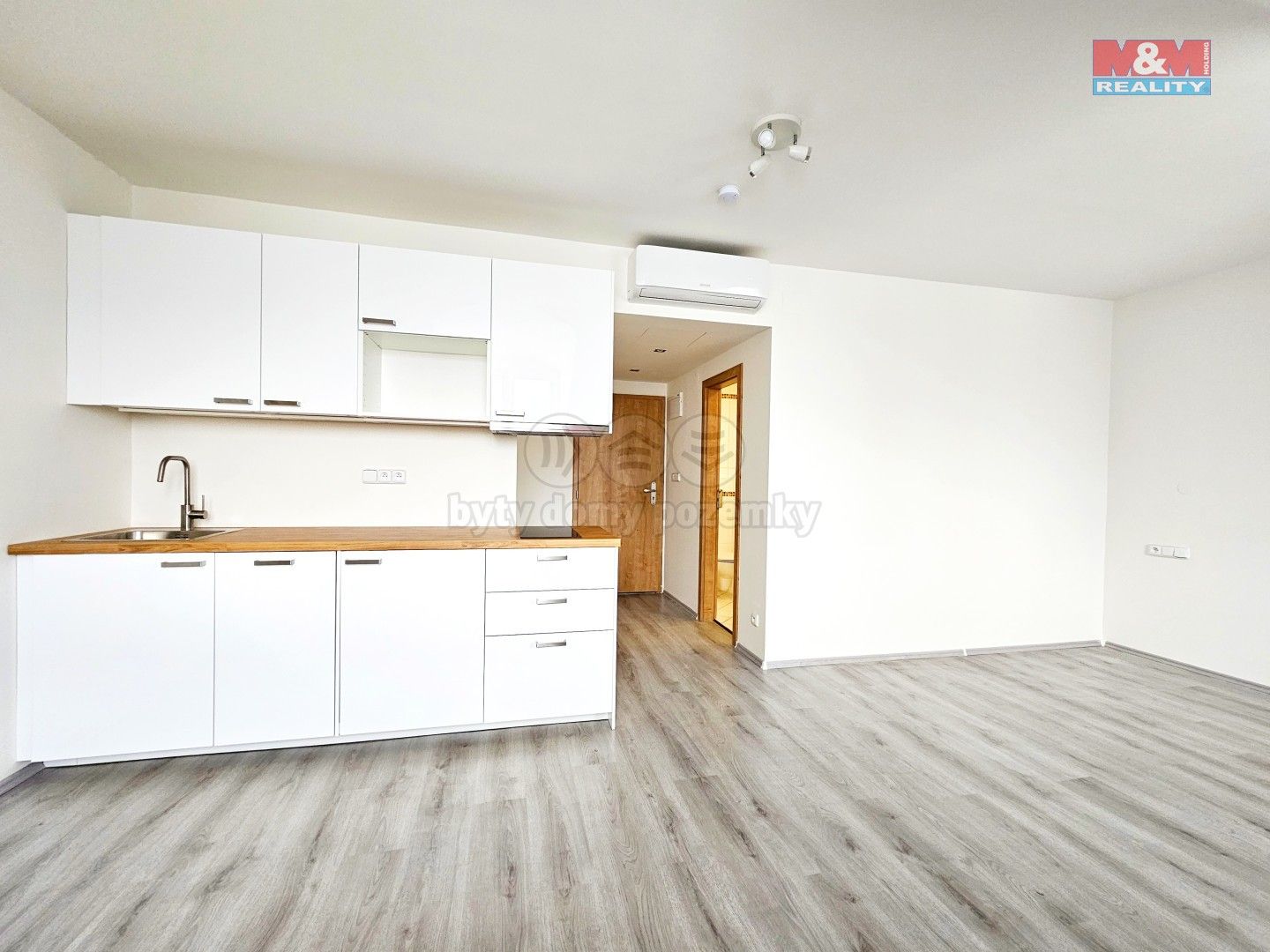 Pronájem byt 1+kk - Radlická, Praha, 32 m²