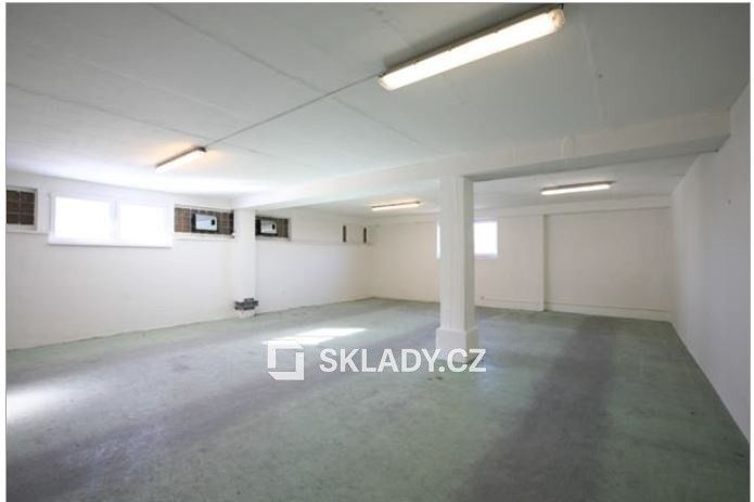 Sklady, Praha, 272 m²