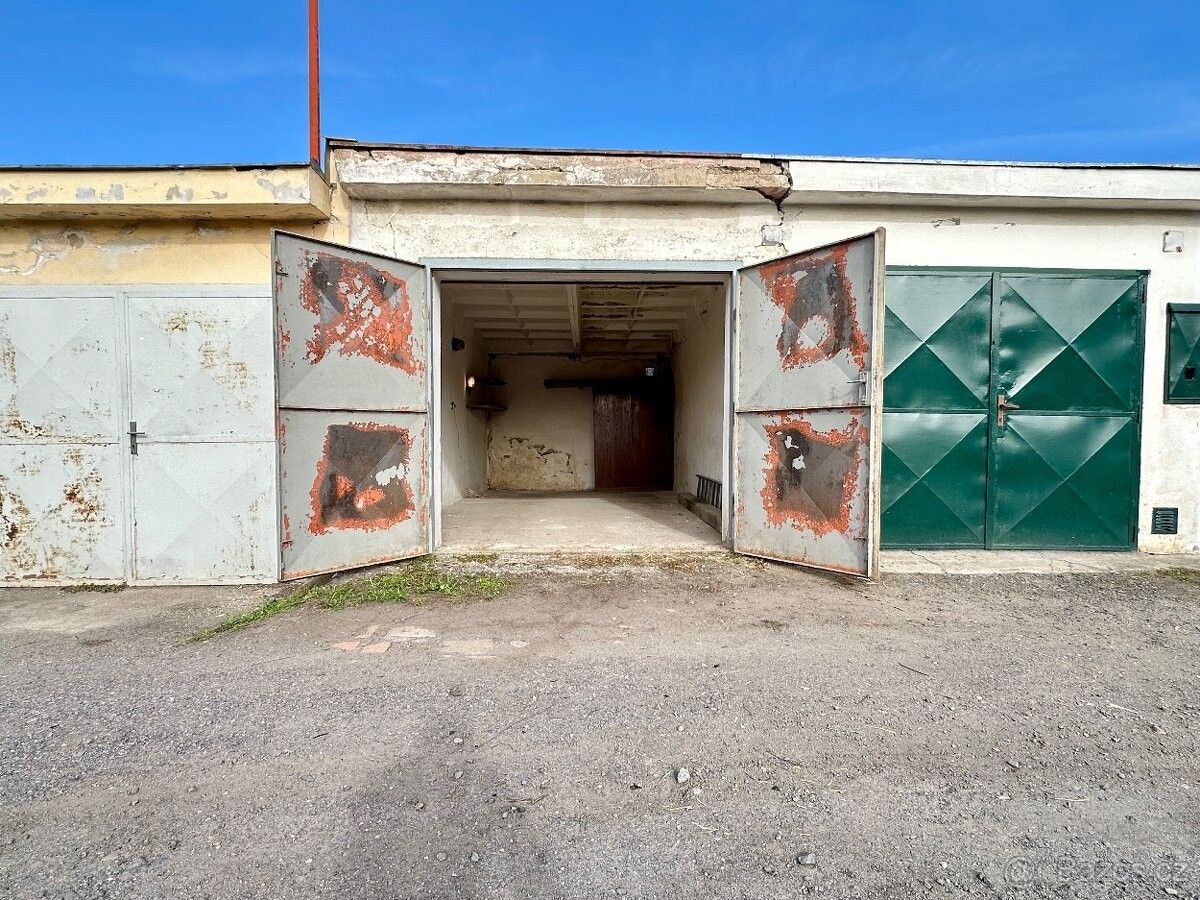 Garáže, Chrudim, 537 01