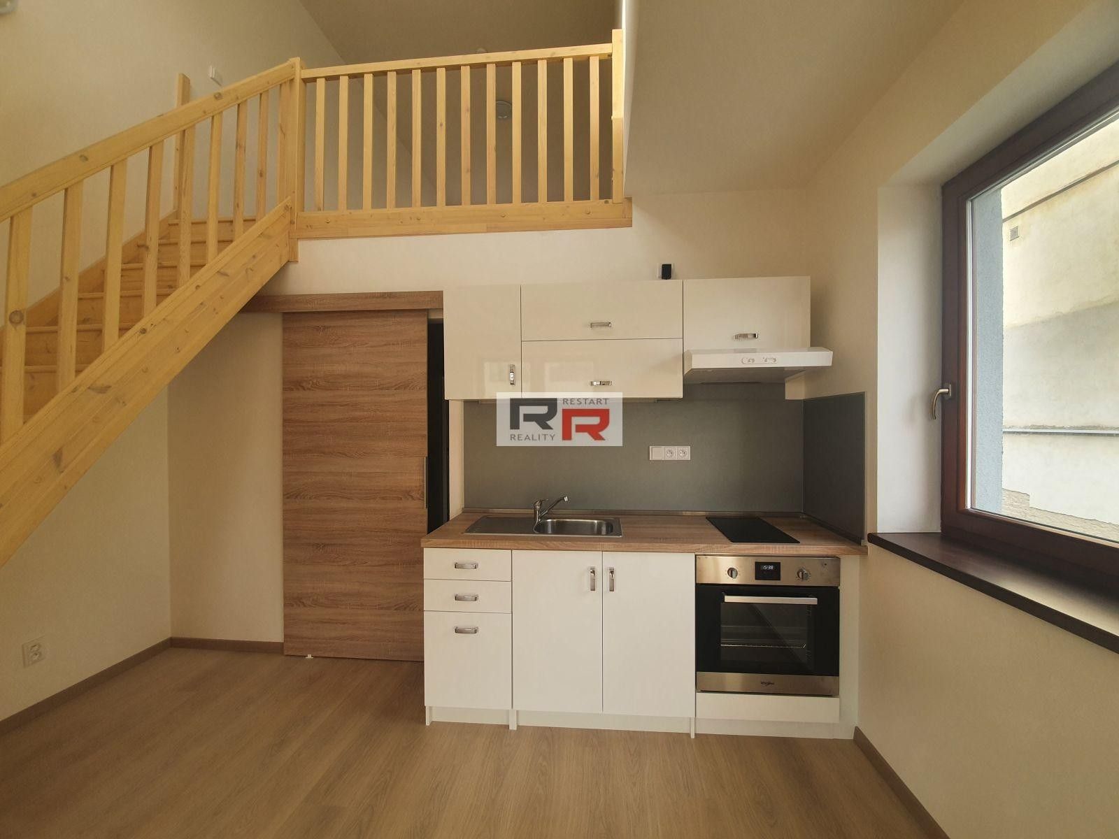 Pronájem byt 1+kk - Hlavní náměstí, Šternberk, 43 m²