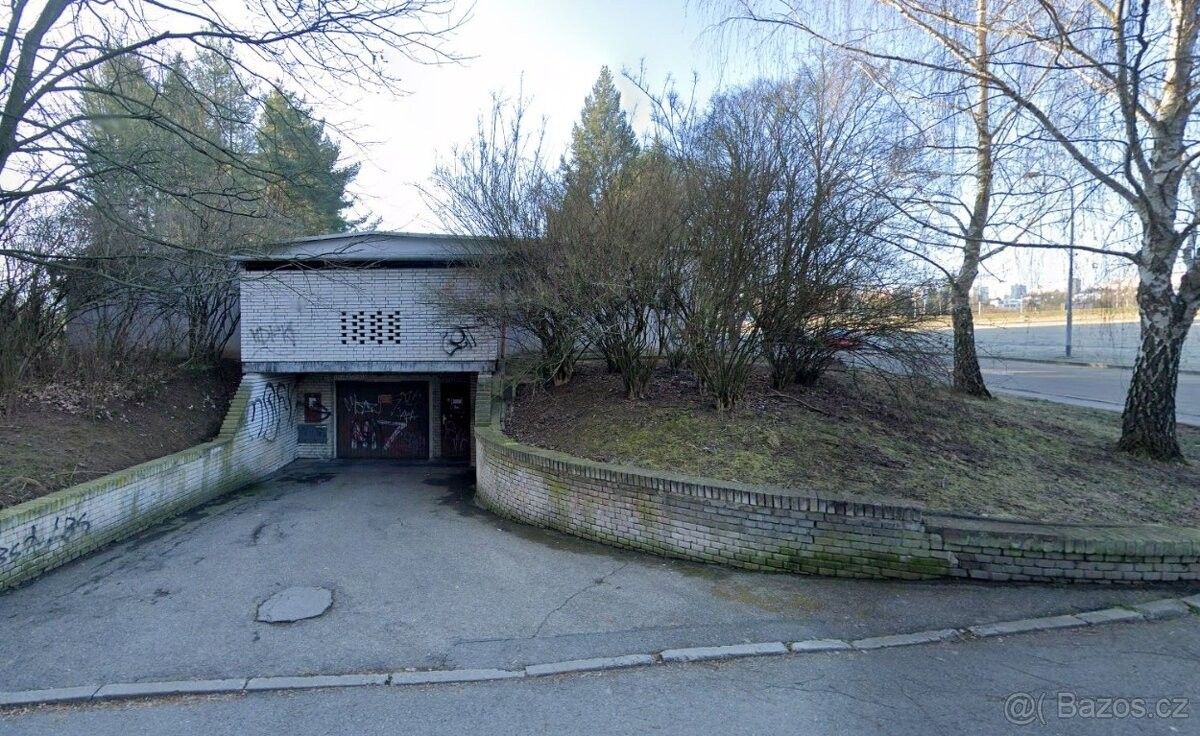 Garáže, Brno, 635 00