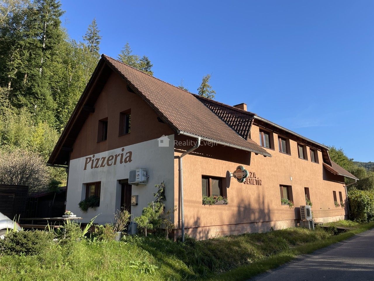 Restaurace, Semetín, Vsetín, 290 m²