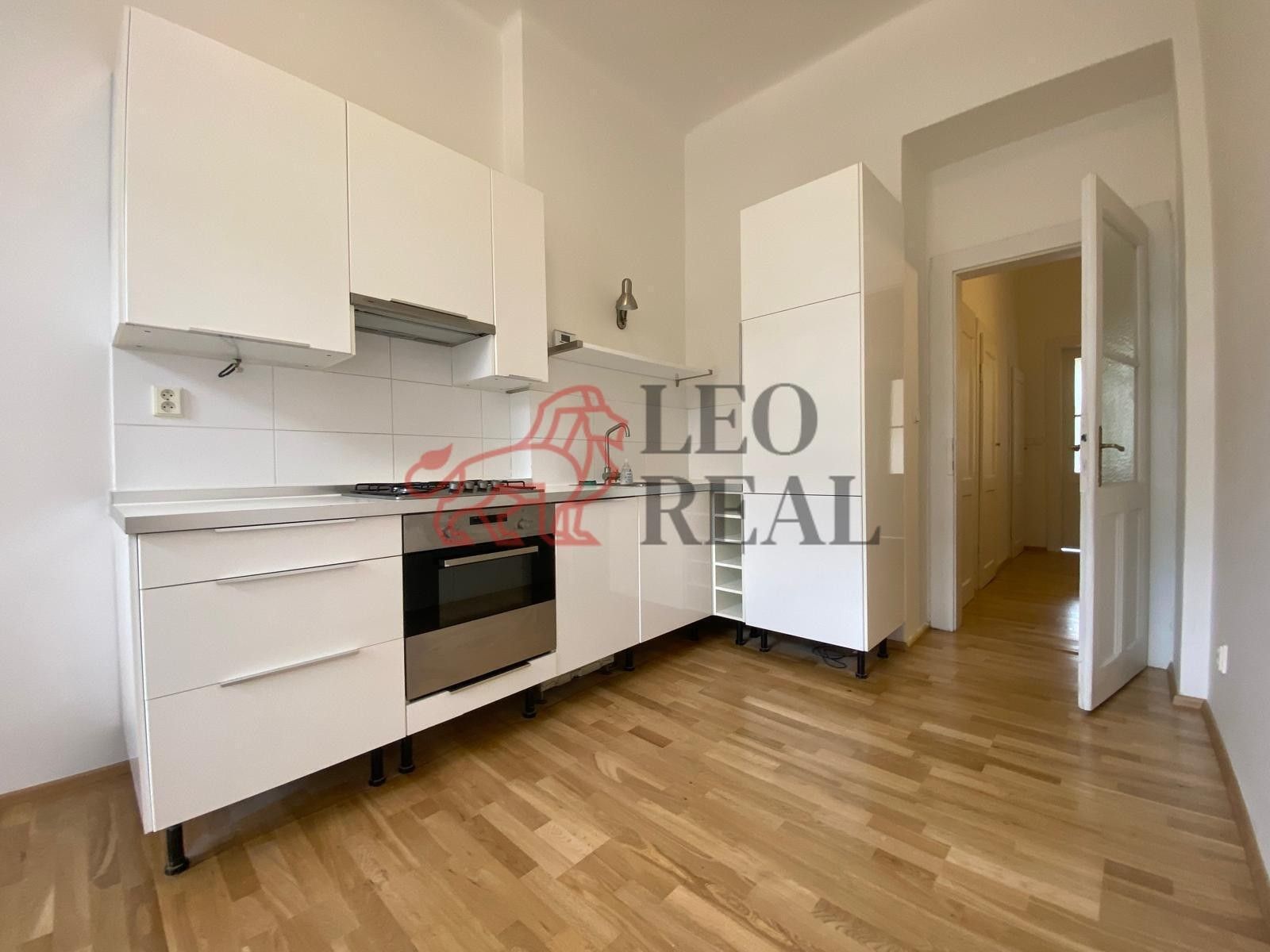 Pronájem byt 2+1 - 28. pluku, Praha, 78 m²