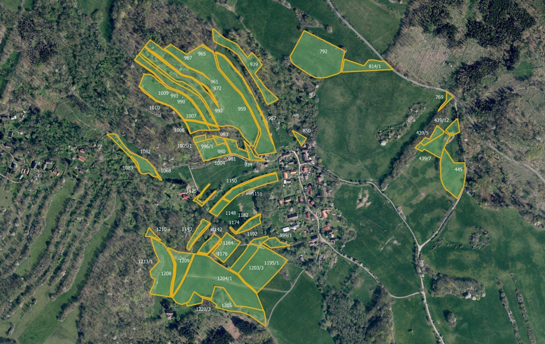 Louky, Brusov, Úštěk