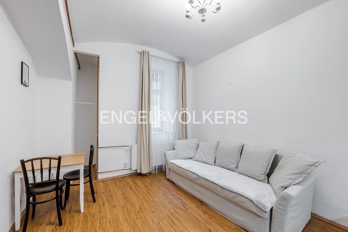 2+kk, Mánesova, Praha, 37 m²