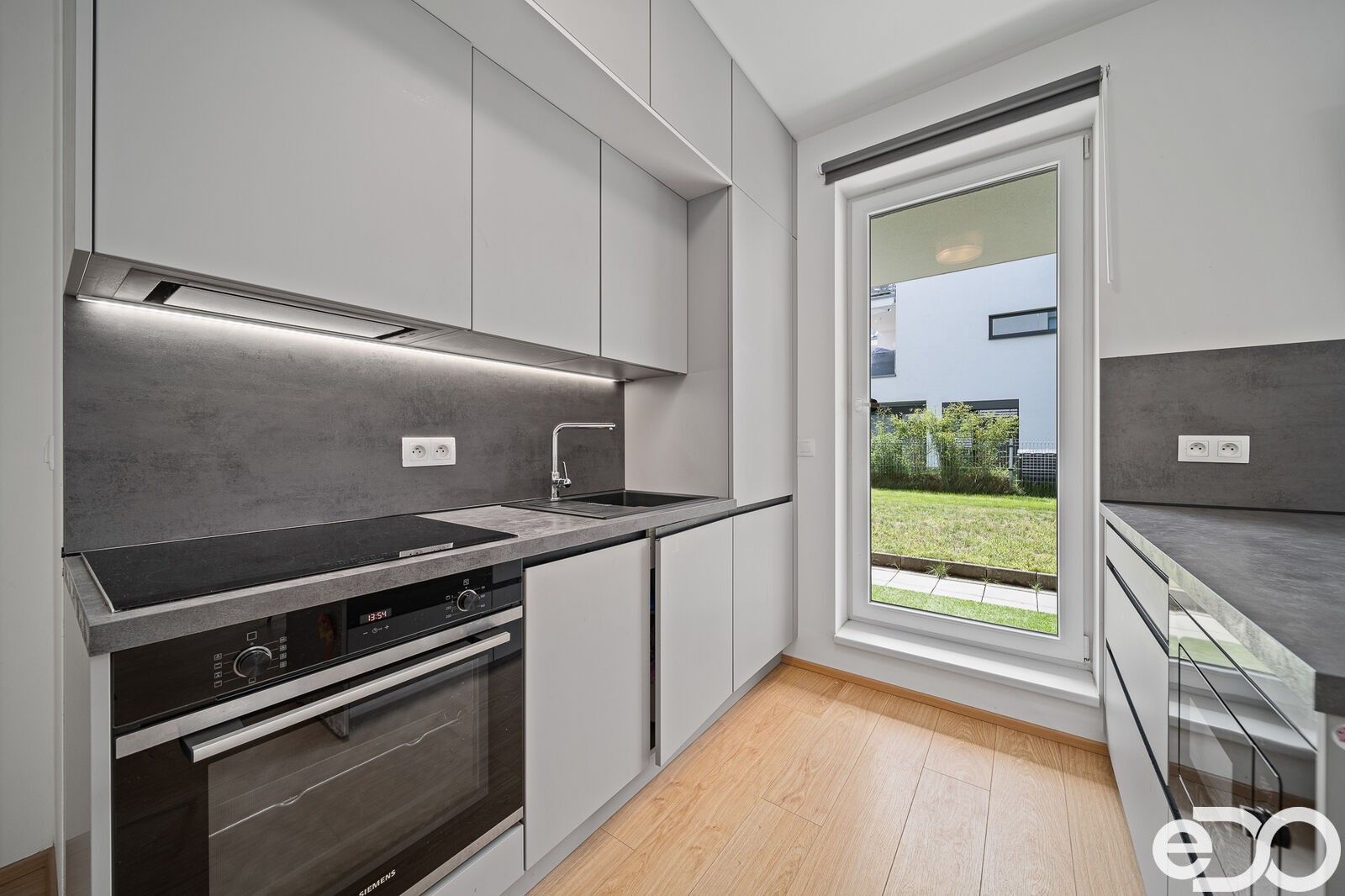 Prodej byt 2+kk - Mezilehlá, Praha, 53 m²