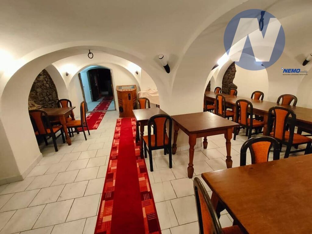 Restaurace, Velké náměstí, Prachatice, 110 m²