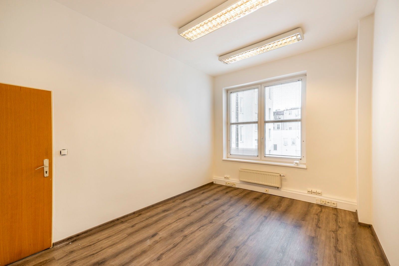 Pronájem kancelář - Londýnská, Praha, 41 m²