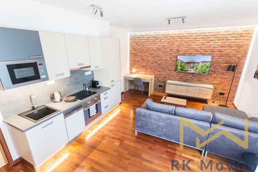 2+kk, Horská, Praha, 68 m²