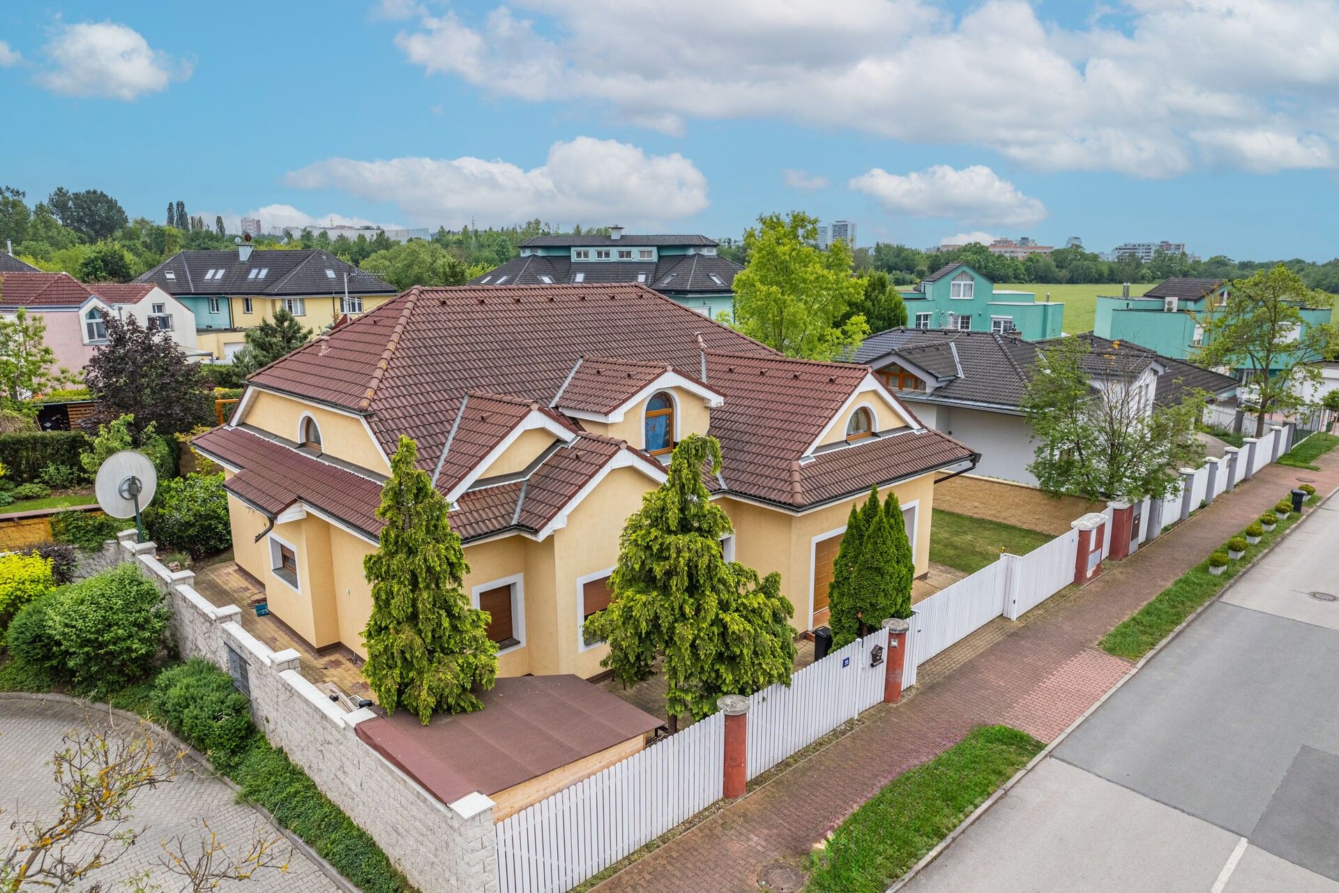 Prodej dům - Za kovárnou, Praha, 308 m²