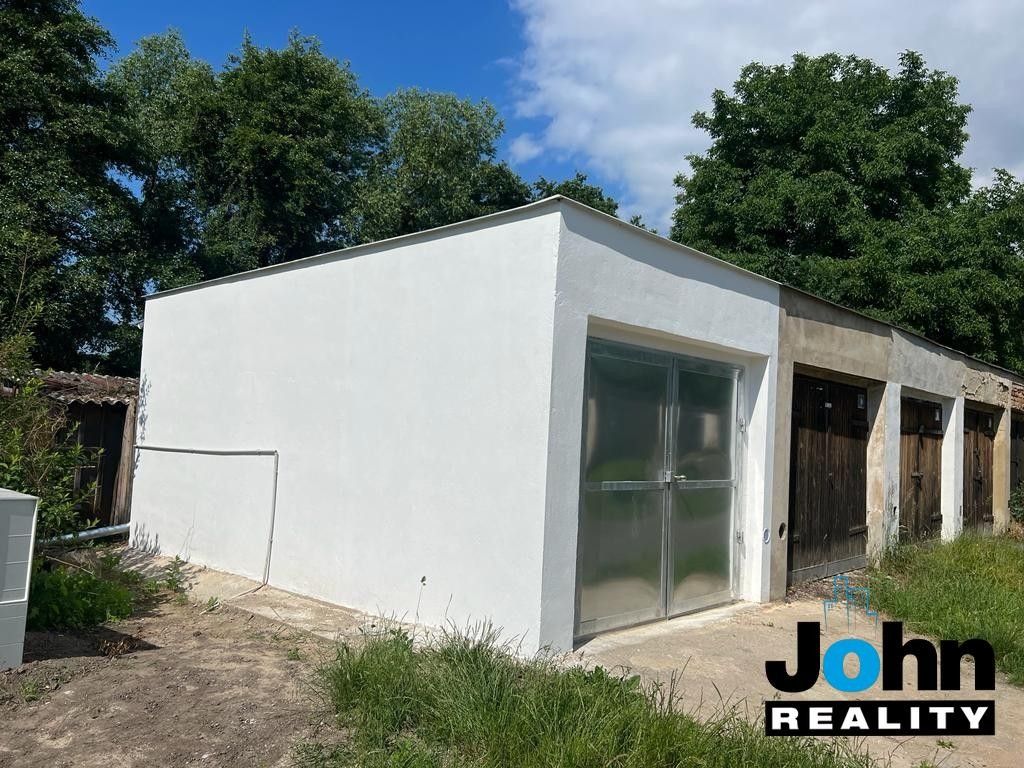 Garáže, Československé armády, Mariánské Radčice, 20 m²