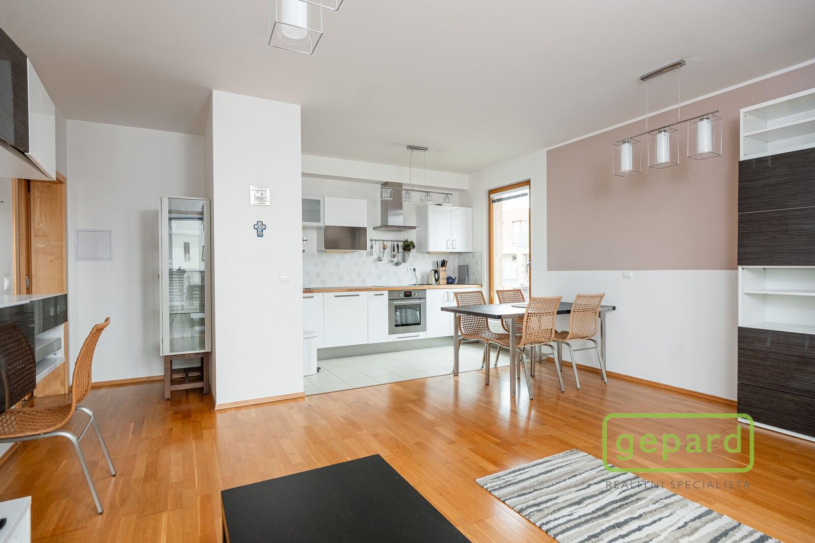 3+kk, Laténská, Praha, 94 m²