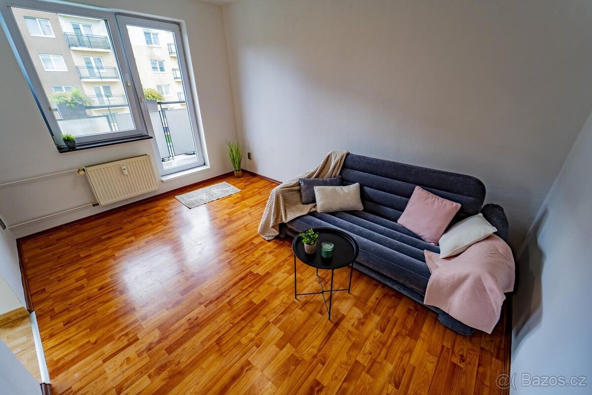 Byty, Dobrovice, 294 42