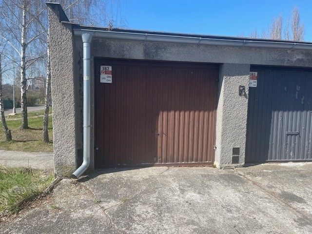 Garáže, Ostrava, 700 30