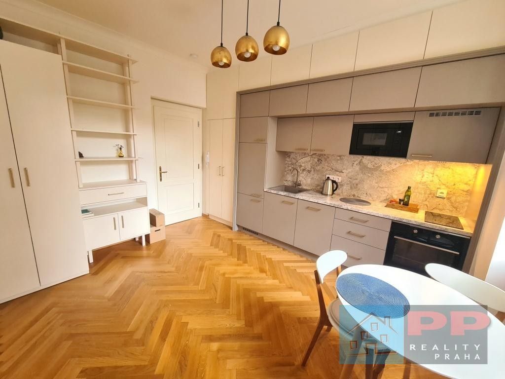 Prodej byt 2+kk - Černomořská, Praha, 33 m²