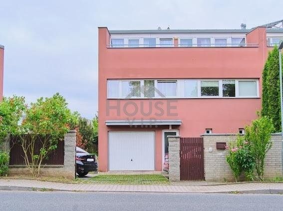 Rodinné domy, Jenštejn, 250 73