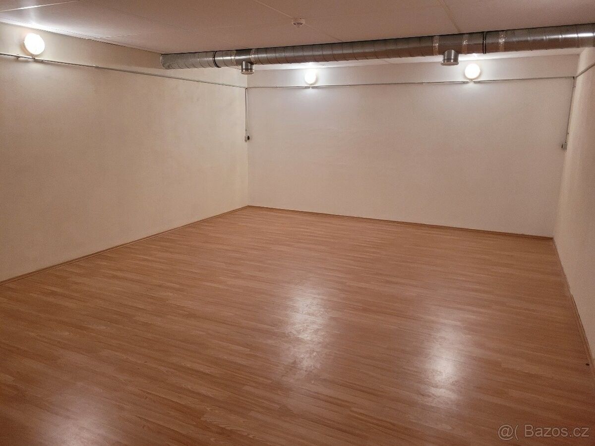 Sklady, Praha, 148 00