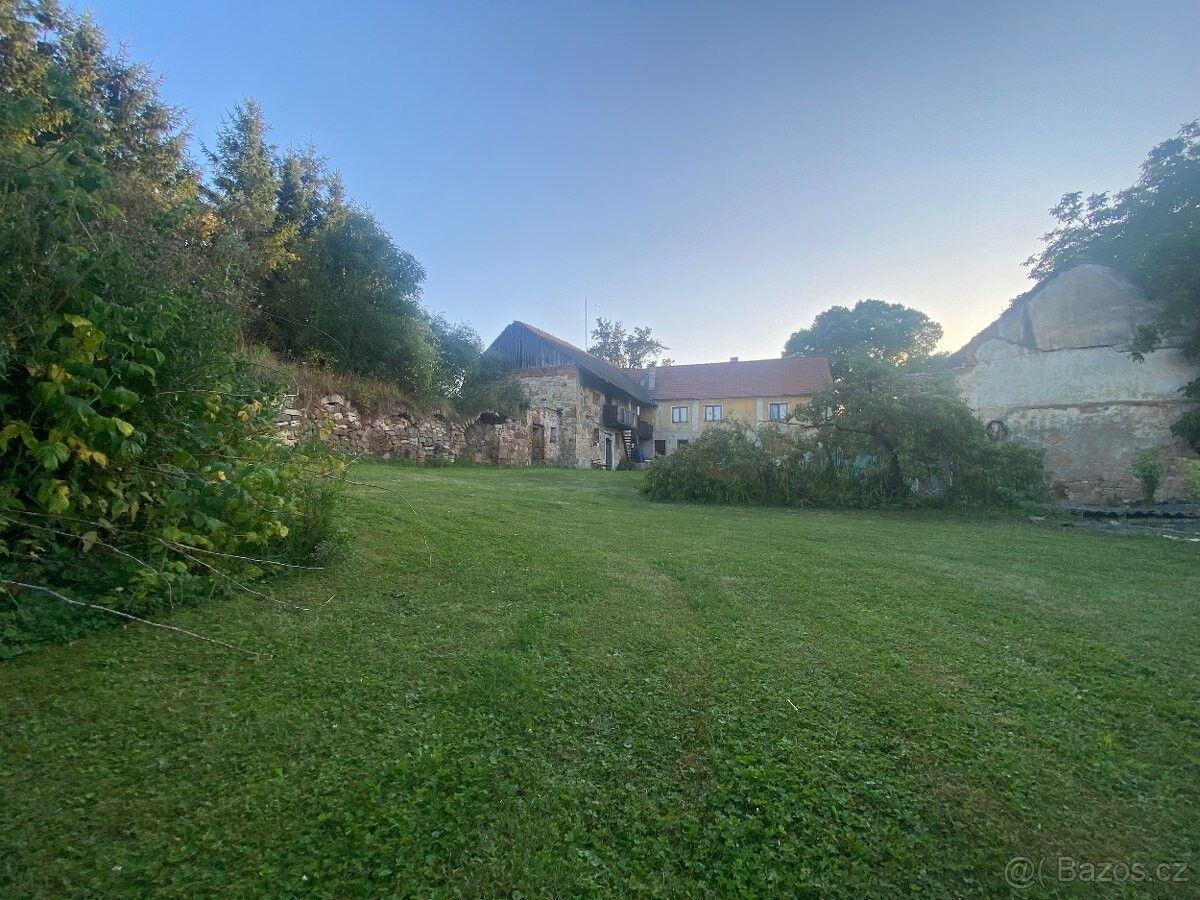 Rodinné domy, Klobuky v Čechách, 273 74