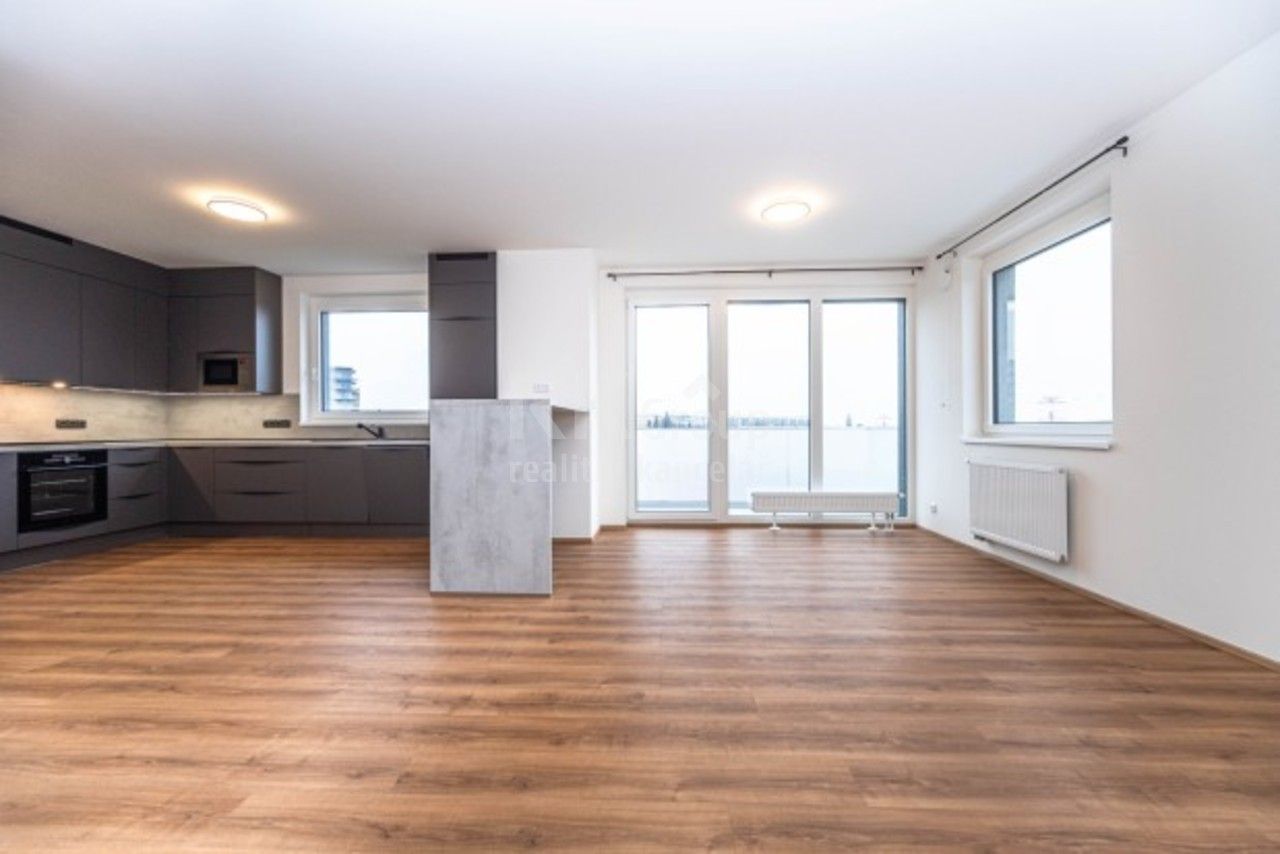 3+kk, Nad Krocínkou, Praha, 83 m²