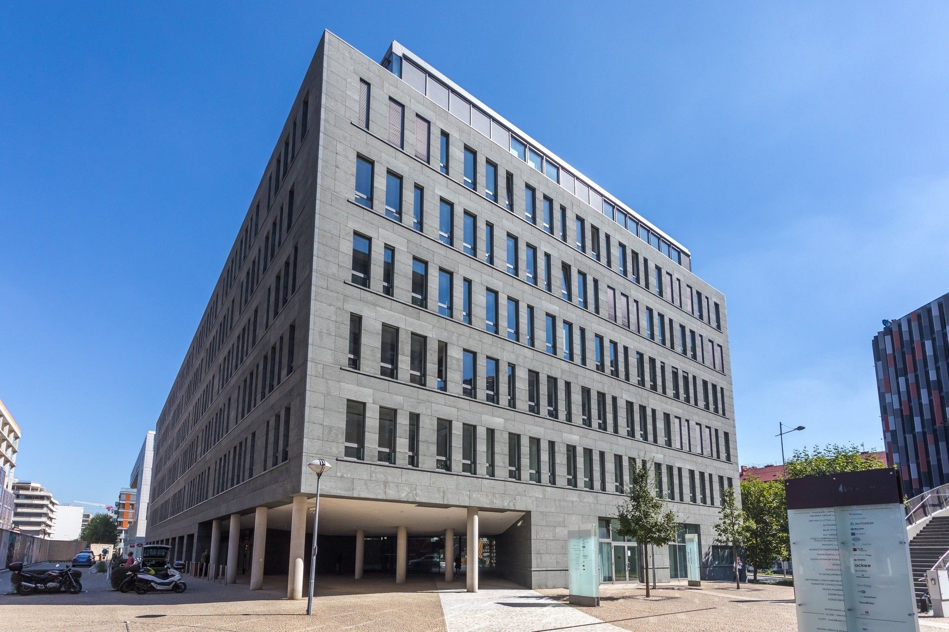 Pronájem kancelář - Karolinská, Praha, 75 m²