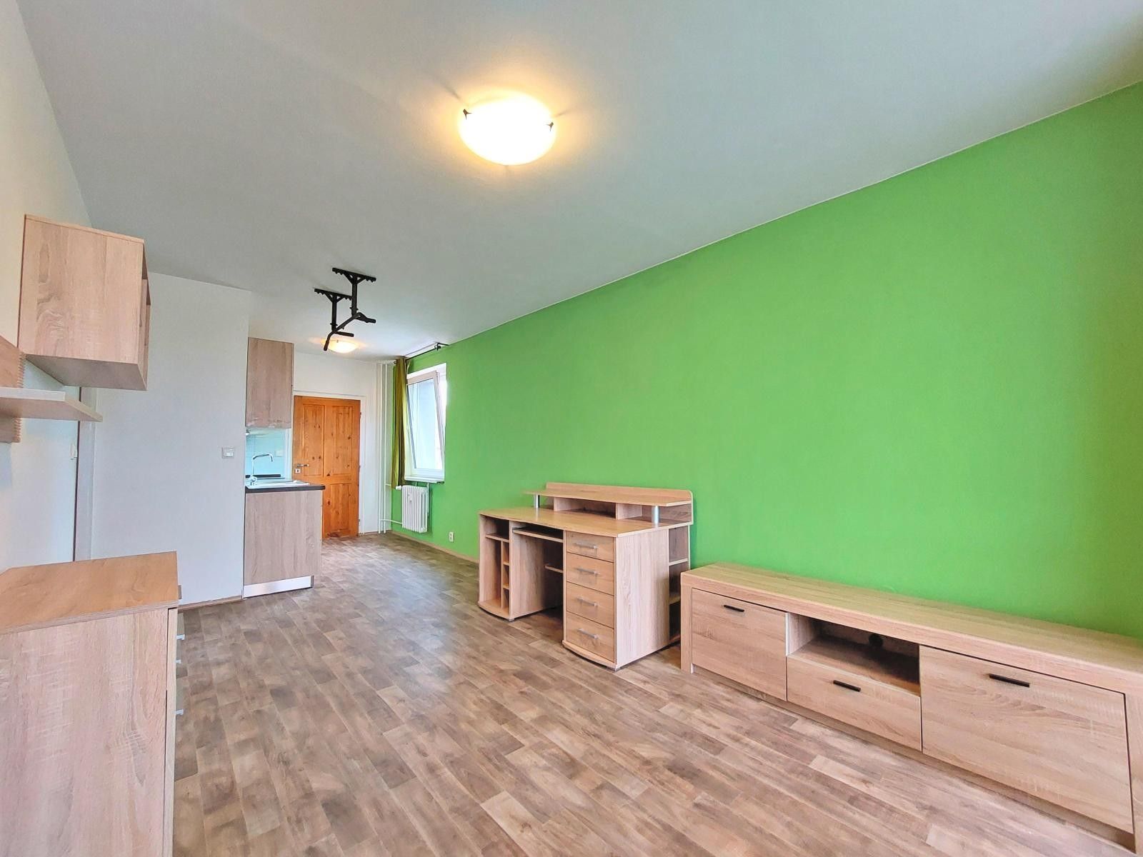 Pronájem byt 2+kk - Kozmíkova, Praha, 46 m²