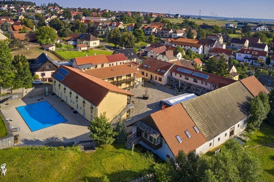 Prodej ubytovací zařízení - Lhota, 2 872 m²