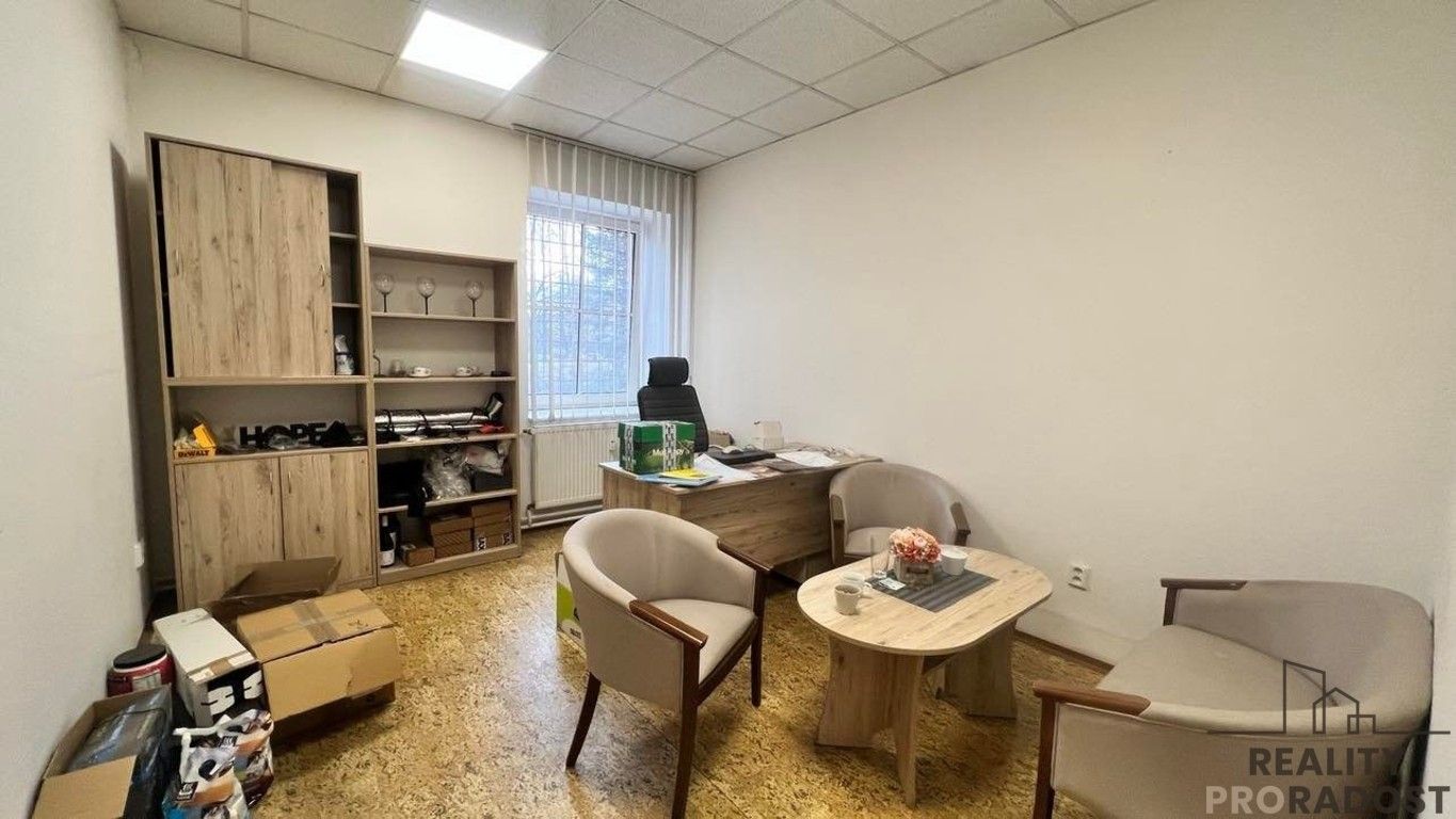 Kanceláře, nám. Míru, Třinec, 28 m²