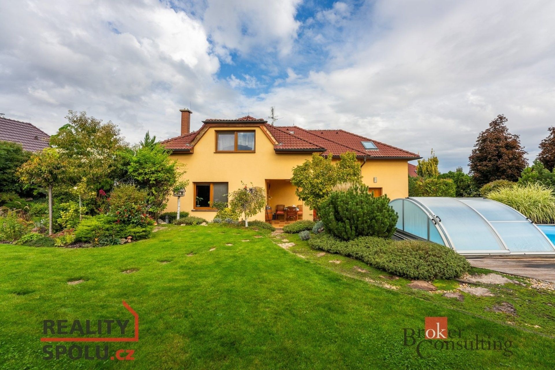 Prodej rodinný dům - U studánky, Veleň, 184 m²