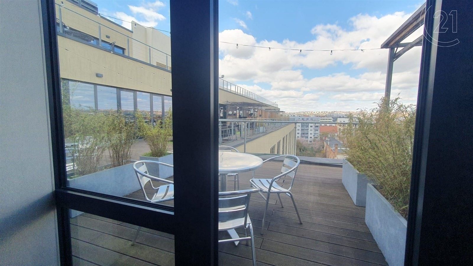 Pronájem kancelář - Pernerova, Praha, 595 m²