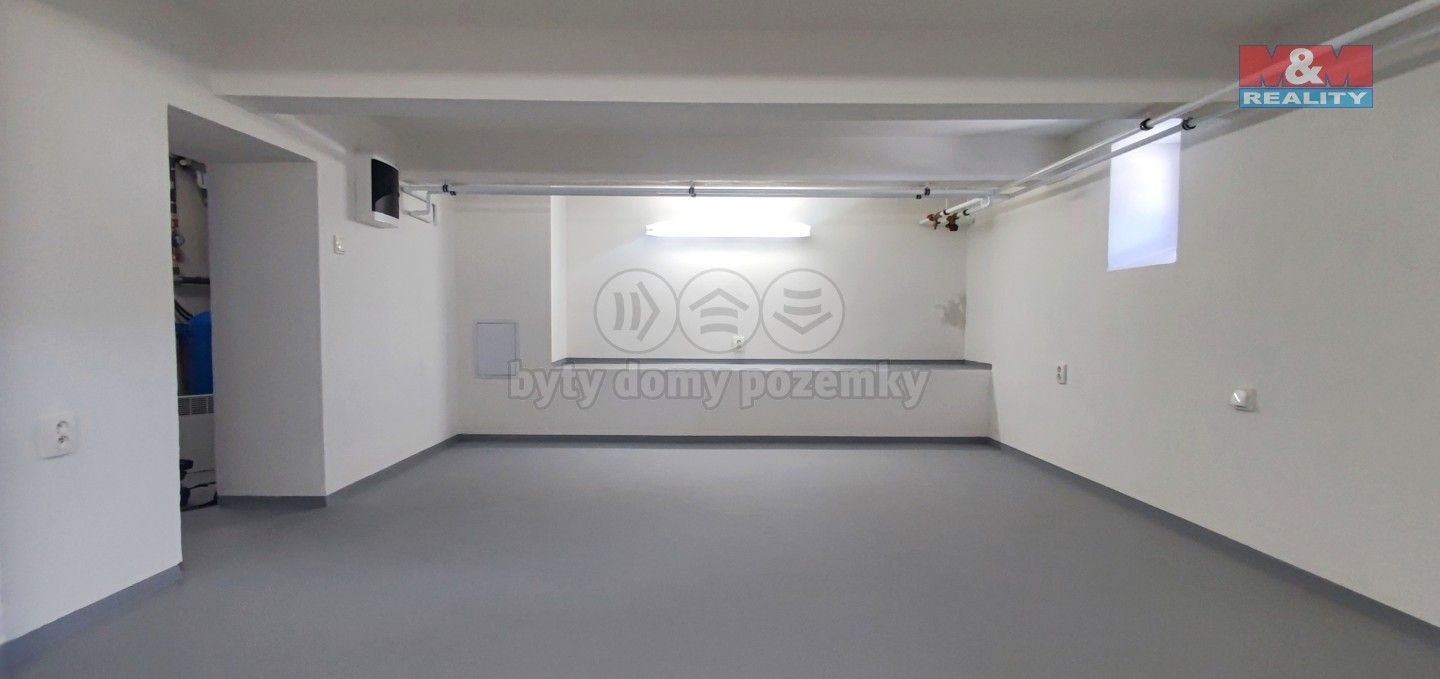 Pronájem sklad - Dobrovského, Hradec Králové, 23 m²