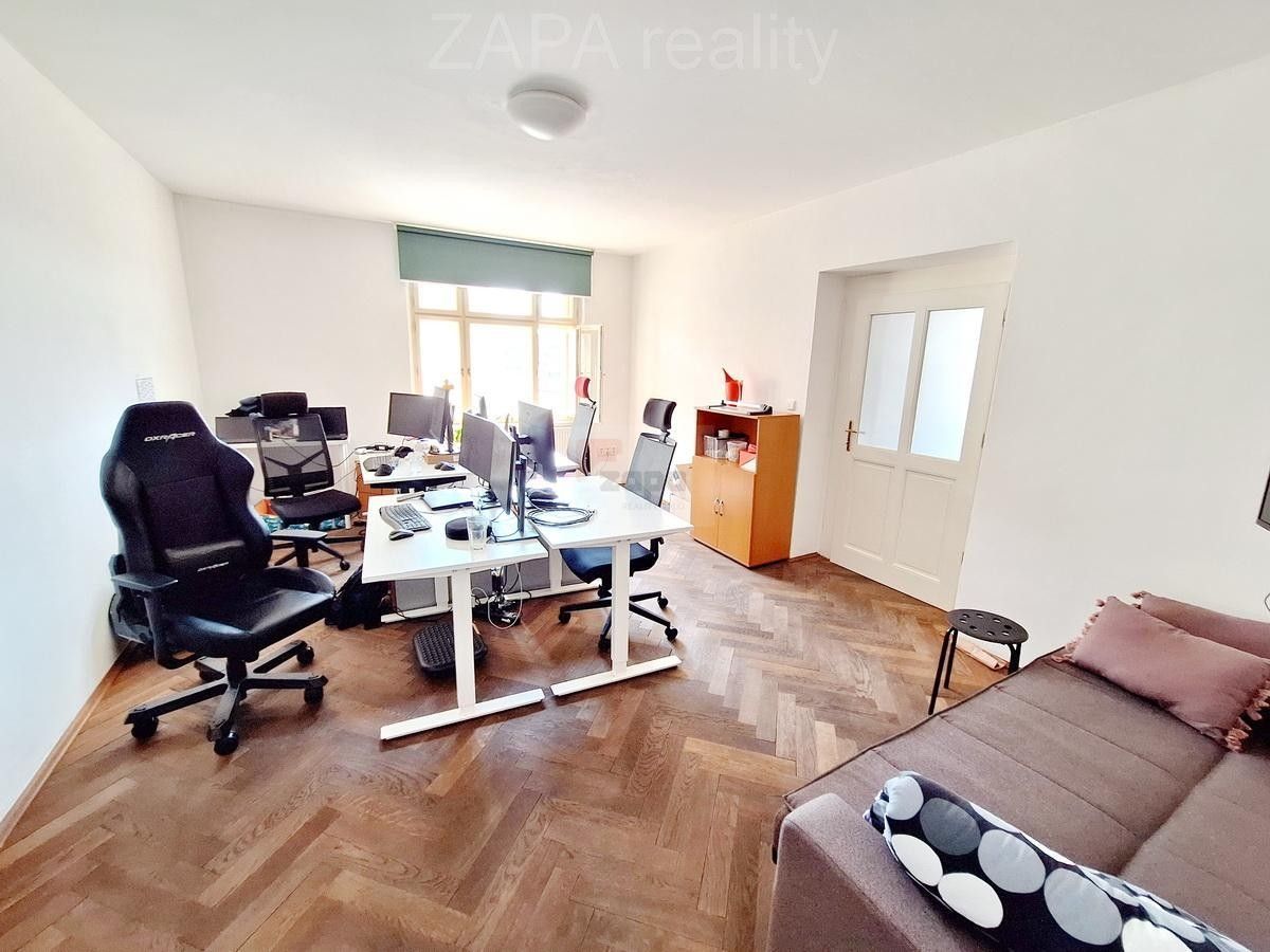 Pronájem kancelář - Slezská, Praha, 102 m²