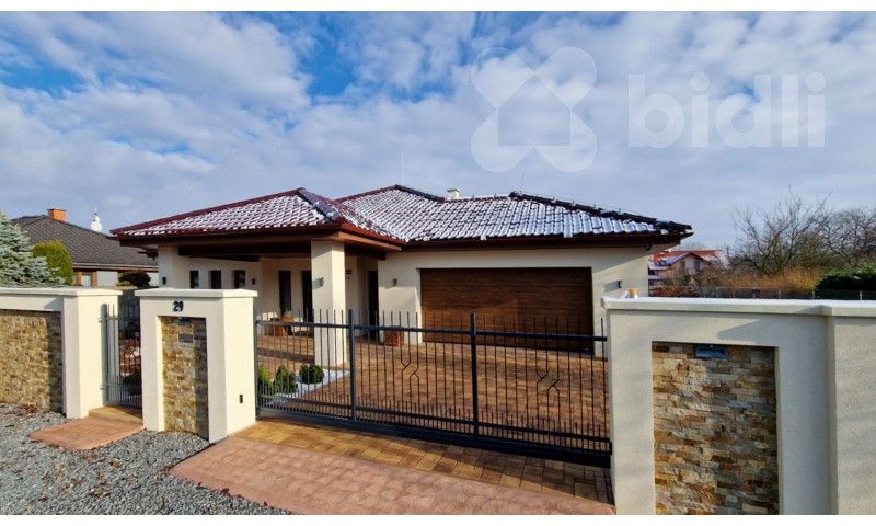 Vily, Lužická, Šternberk, 220 m²