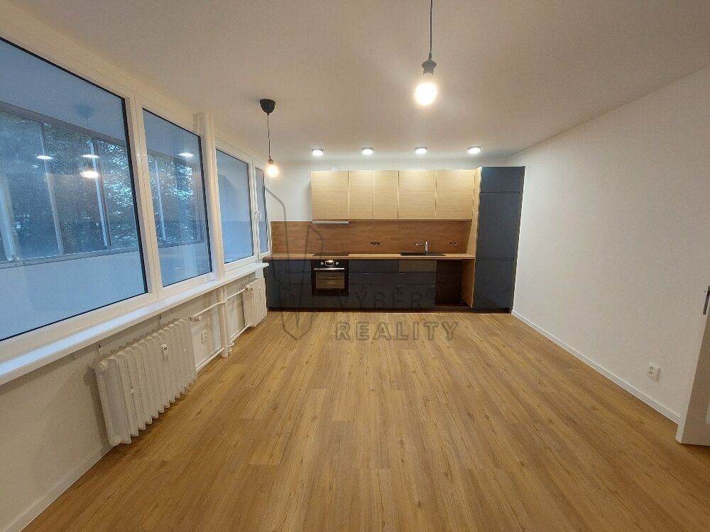 3+kk, V Štíhlách, Praha, 70 m²