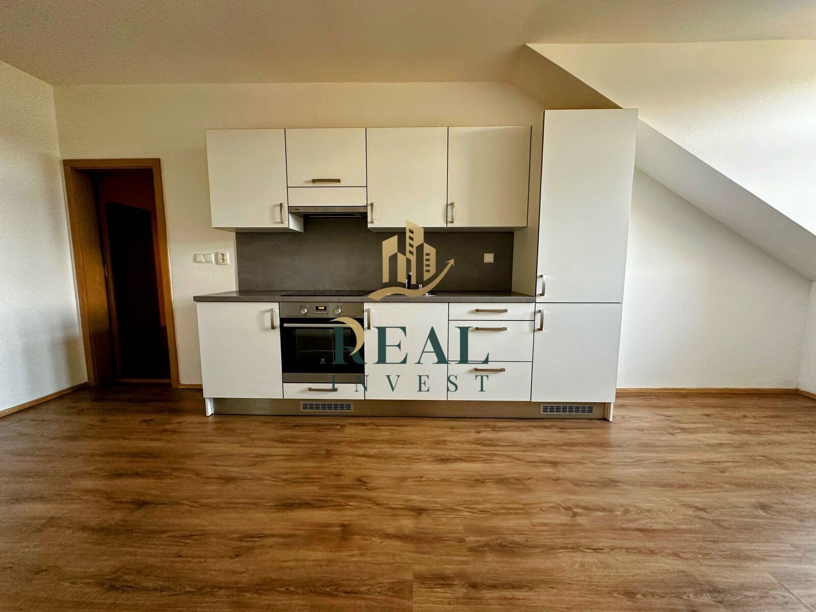 Prodej byt 2+kk - Na Vyhlídce, Karlovy Vary, 78 m²