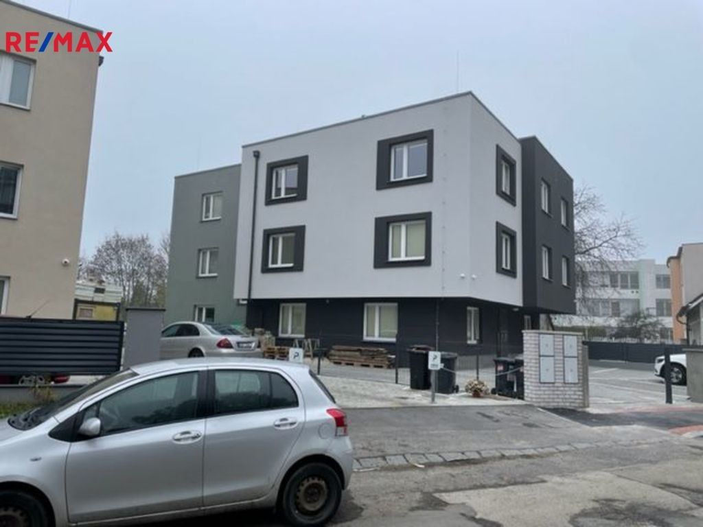 Pronájem byt 1+kk - Kukelská, Praha, 29 m²