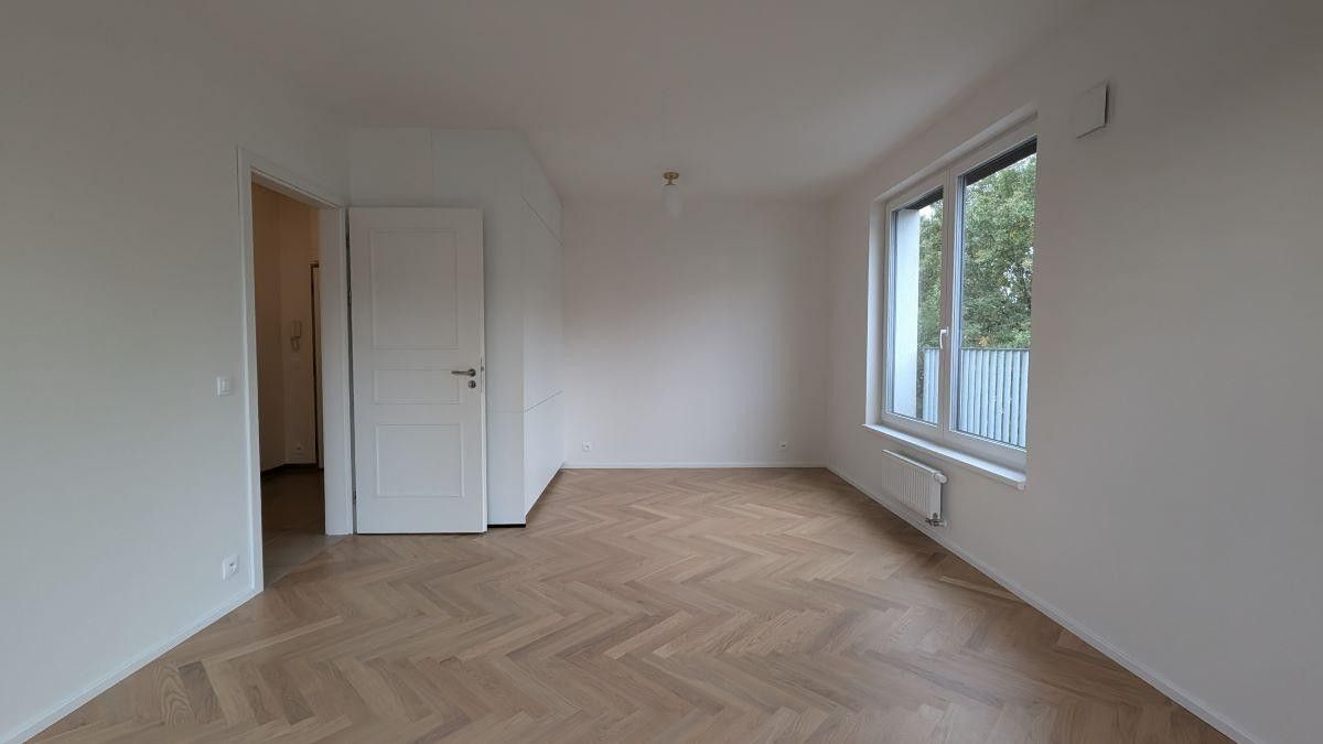 Pronájem byt 1+kk - Červená báň, Praha, 40 m²