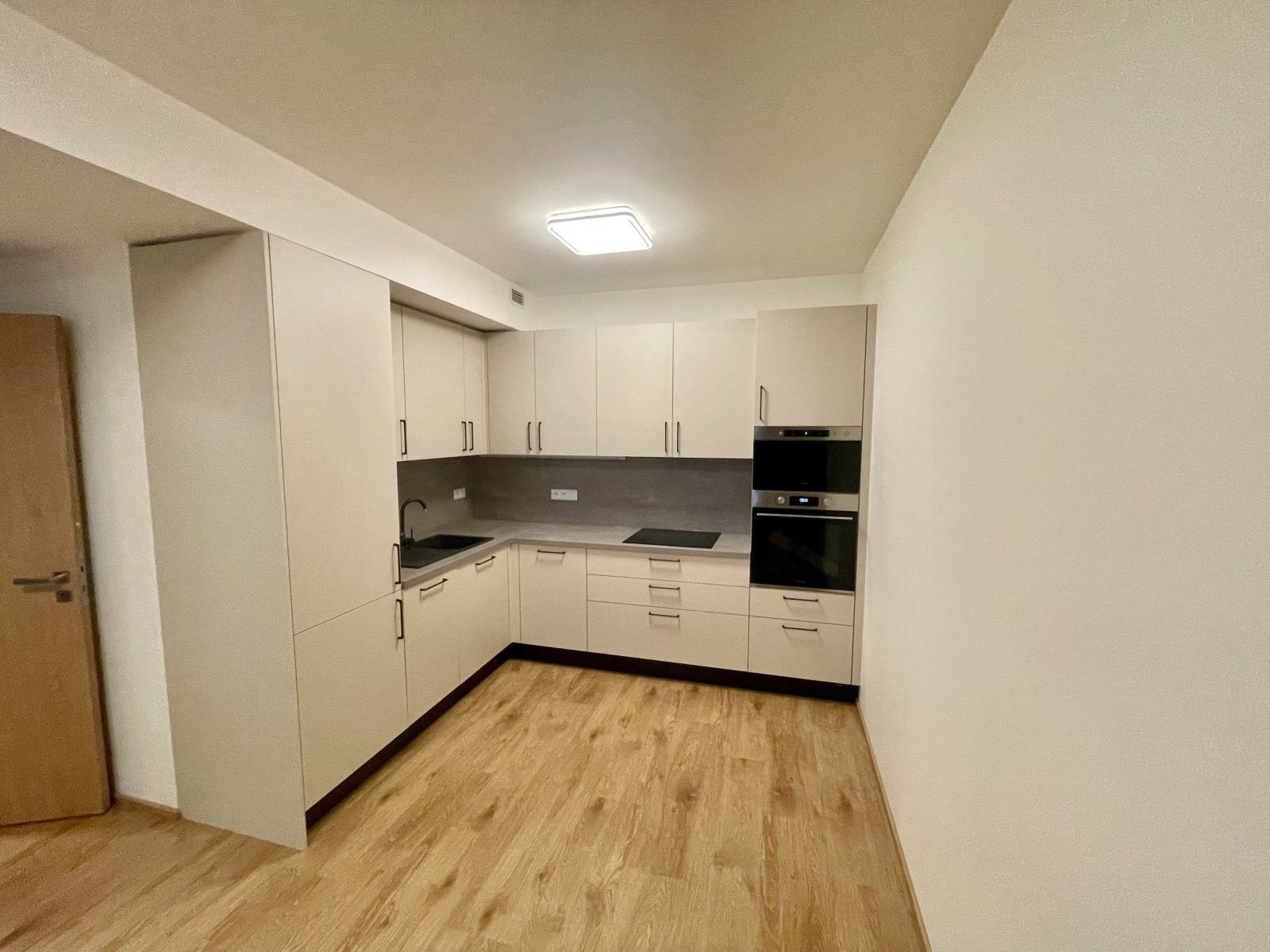 Pronájem byt 2+kk - Basilejské náměstí, Praha, 61 m²