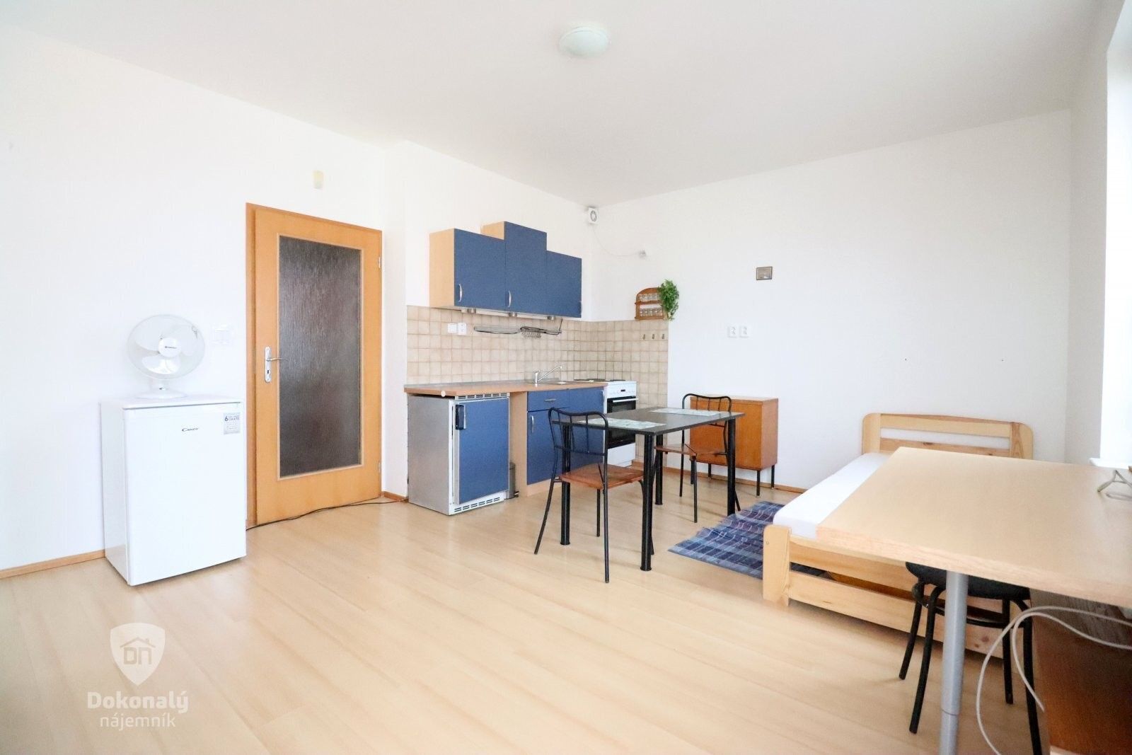 Pronájem byt 1+kk - Mikanova, Praha, 28 m²