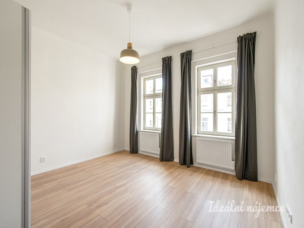 Pronájem byt 1+kk - Hybešova, Praha, 33 m²