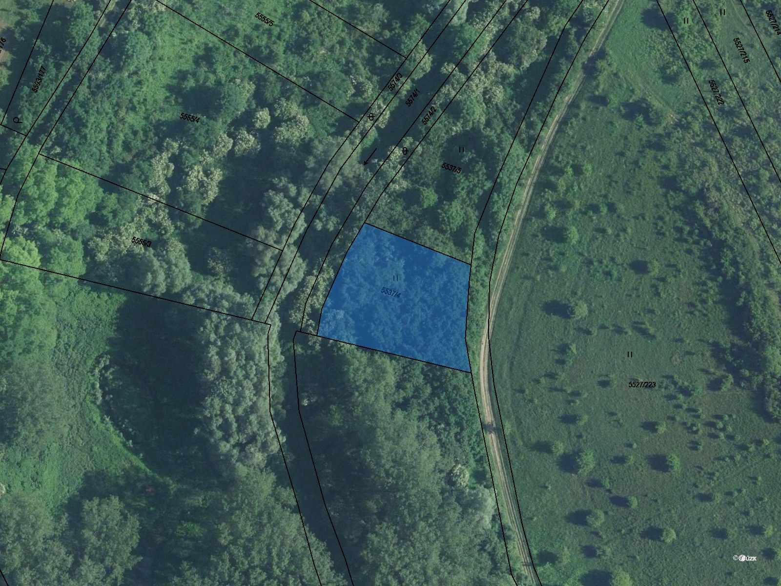 Lesy, Hustopeče, 679 m²