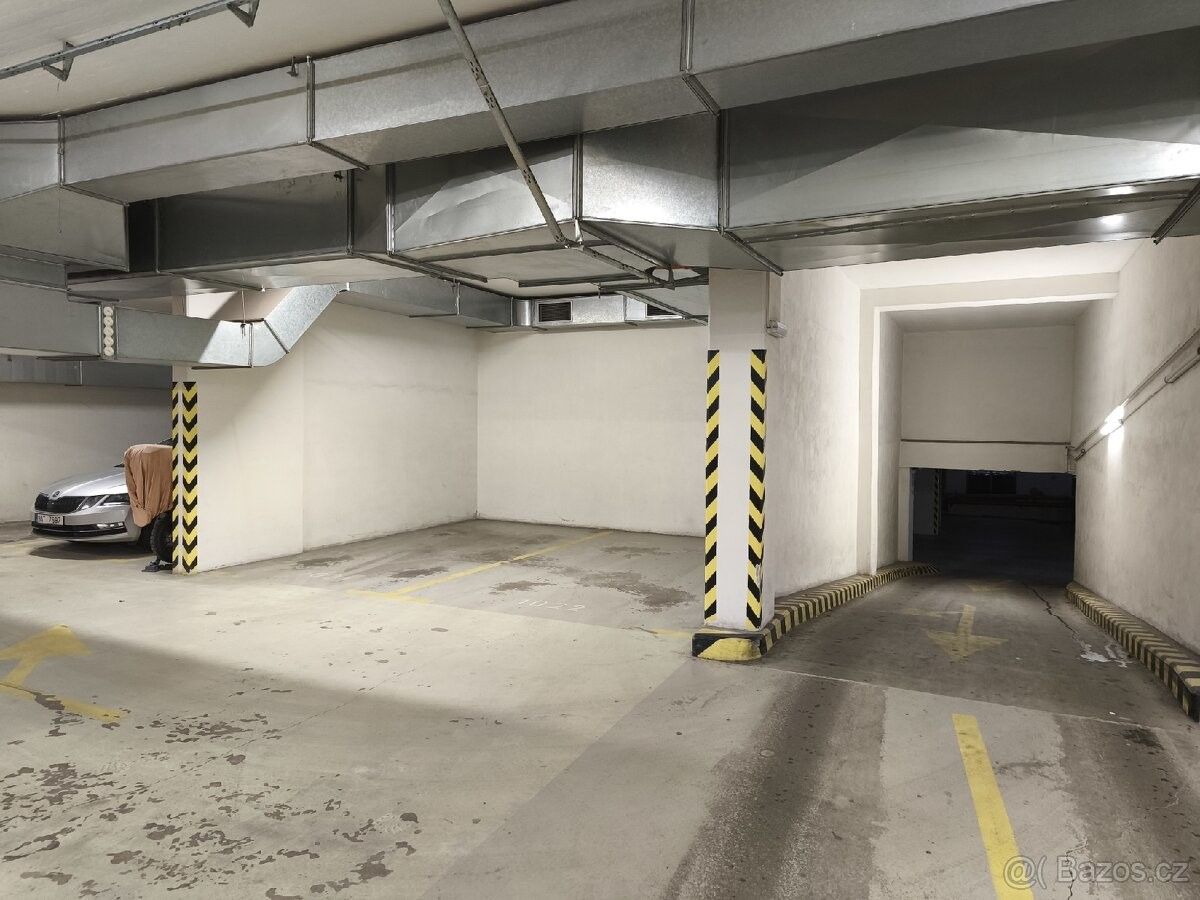 Garáže, Praha, 158 00