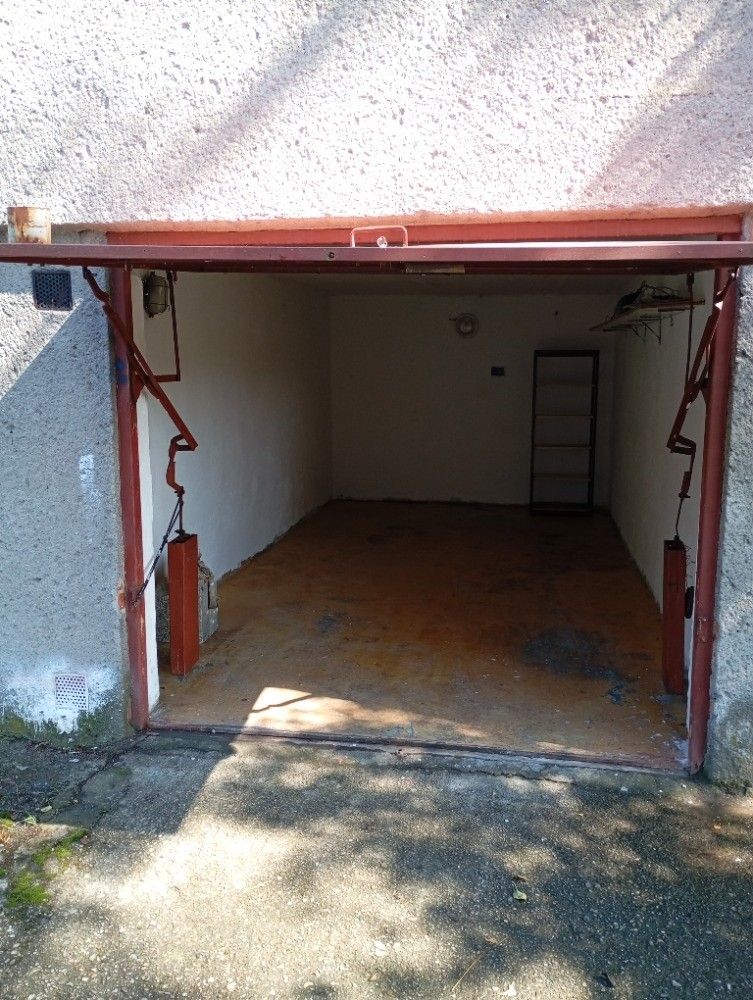 Garáže, Ostrava, 700 30