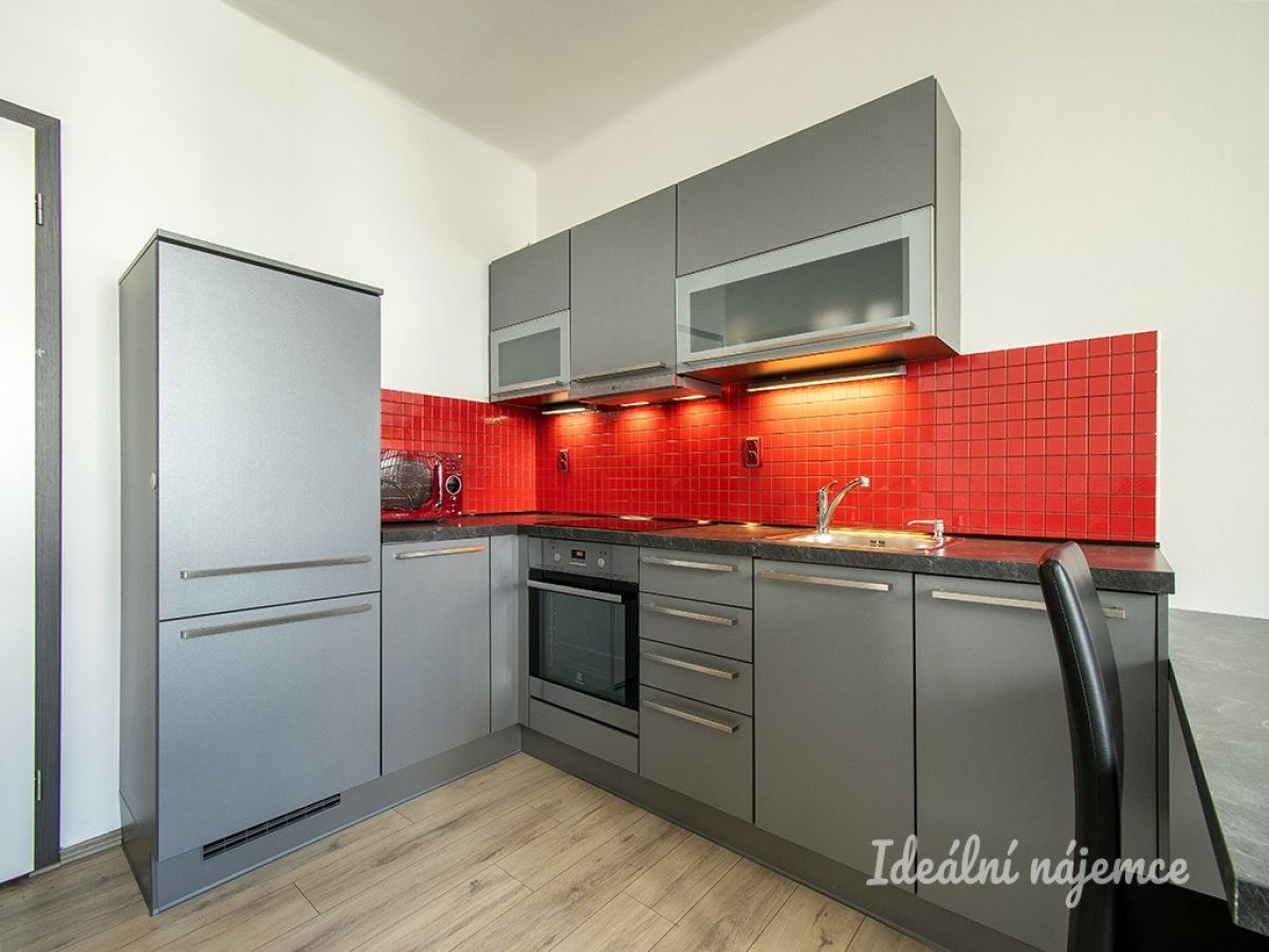 Pronájem byt 1+kk - Kandertova, Praha, 28 m²