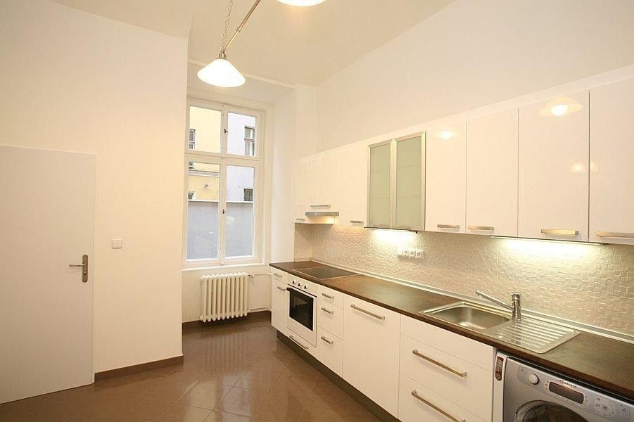 3+1, Kroftova, Praha, 84 m²