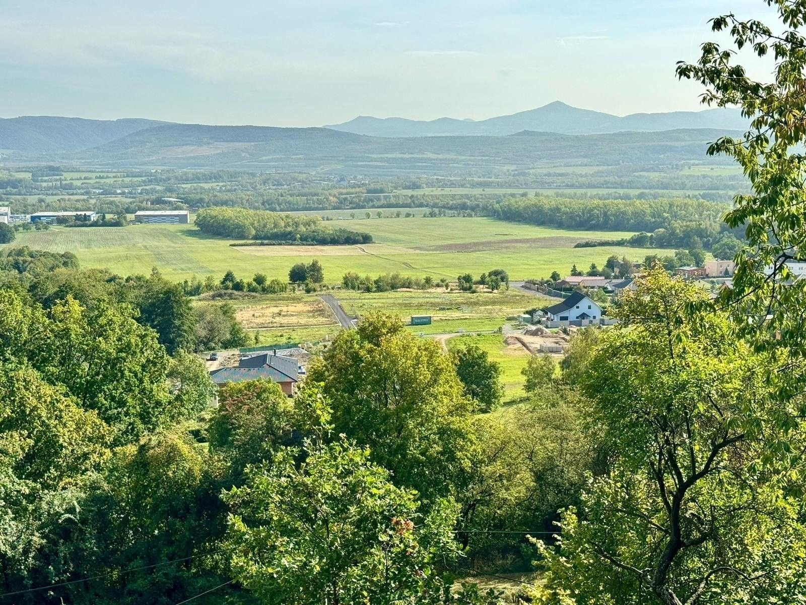 Prodej pozemek pro bydlení - Nad Tratí, Krupka, 738 m²