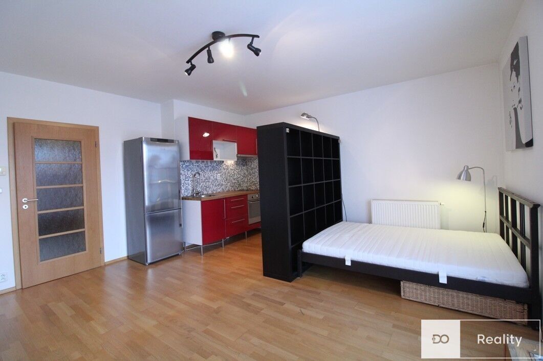 Pronájem byt 1+kk - Osadní, Praha, 33 m²