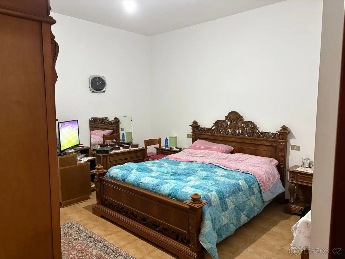 Byty, 987 66, Zahraničí