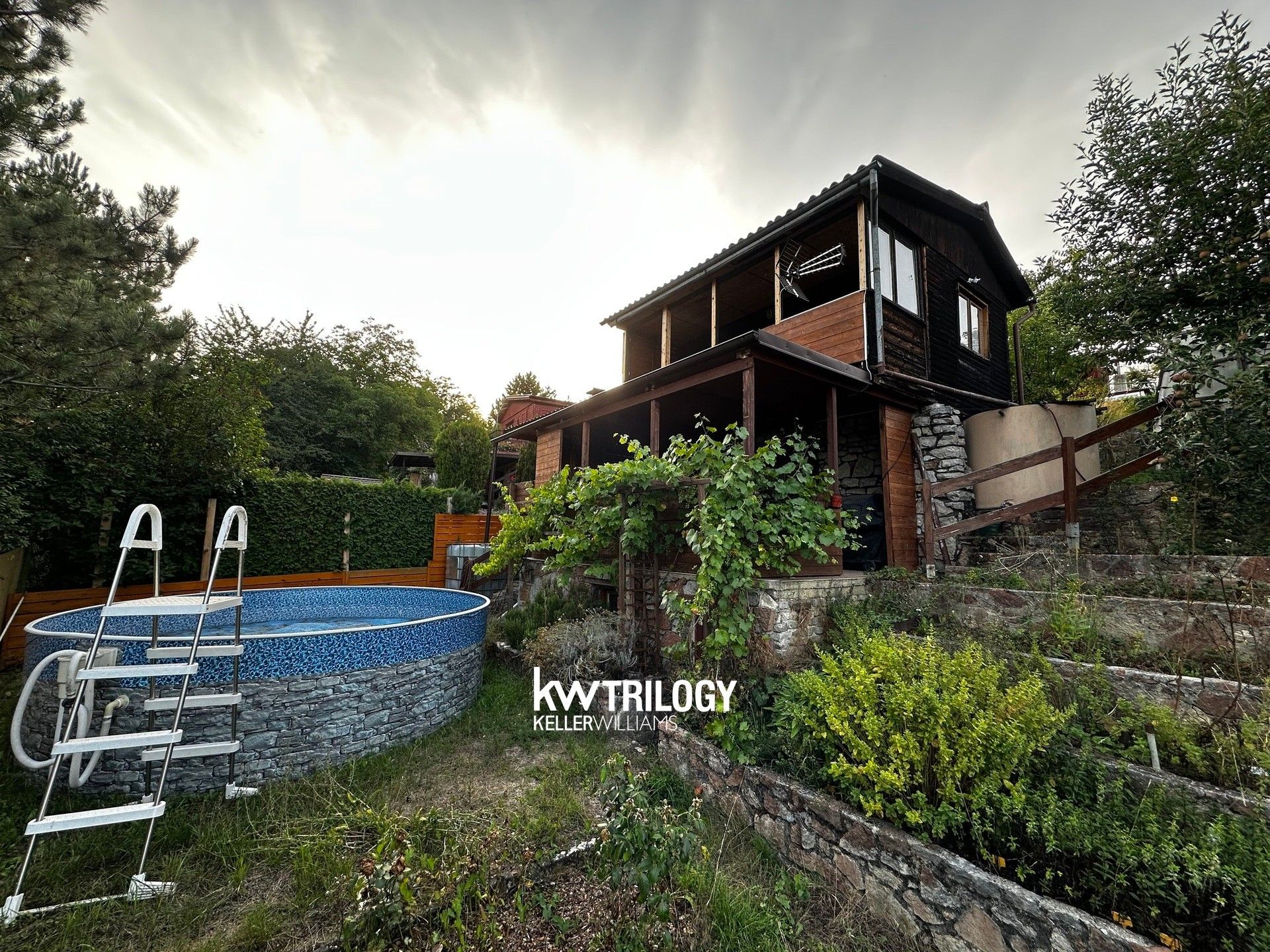 Chaty, Křižatky, Králův Dvůr, 30 m²