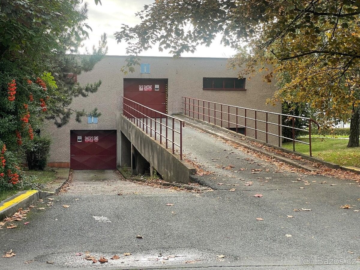 Garáže, Pardubice, 530 09