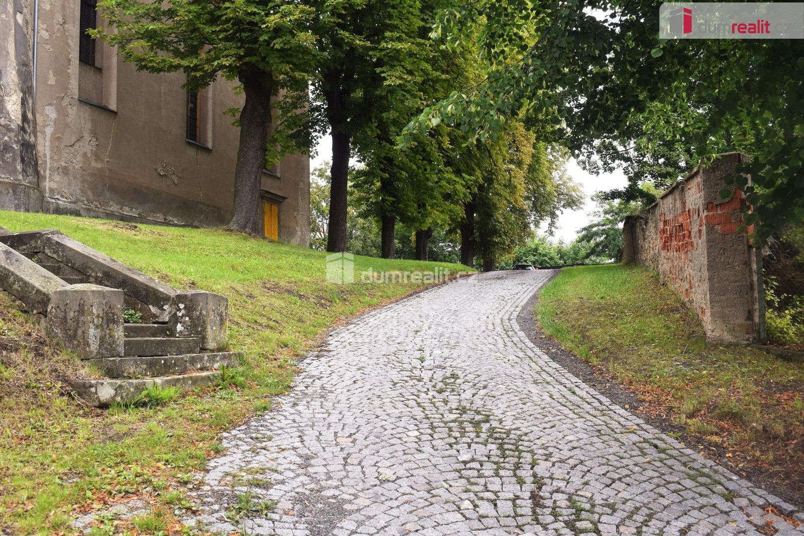 Zahrady, Dobrovice, 636 m²